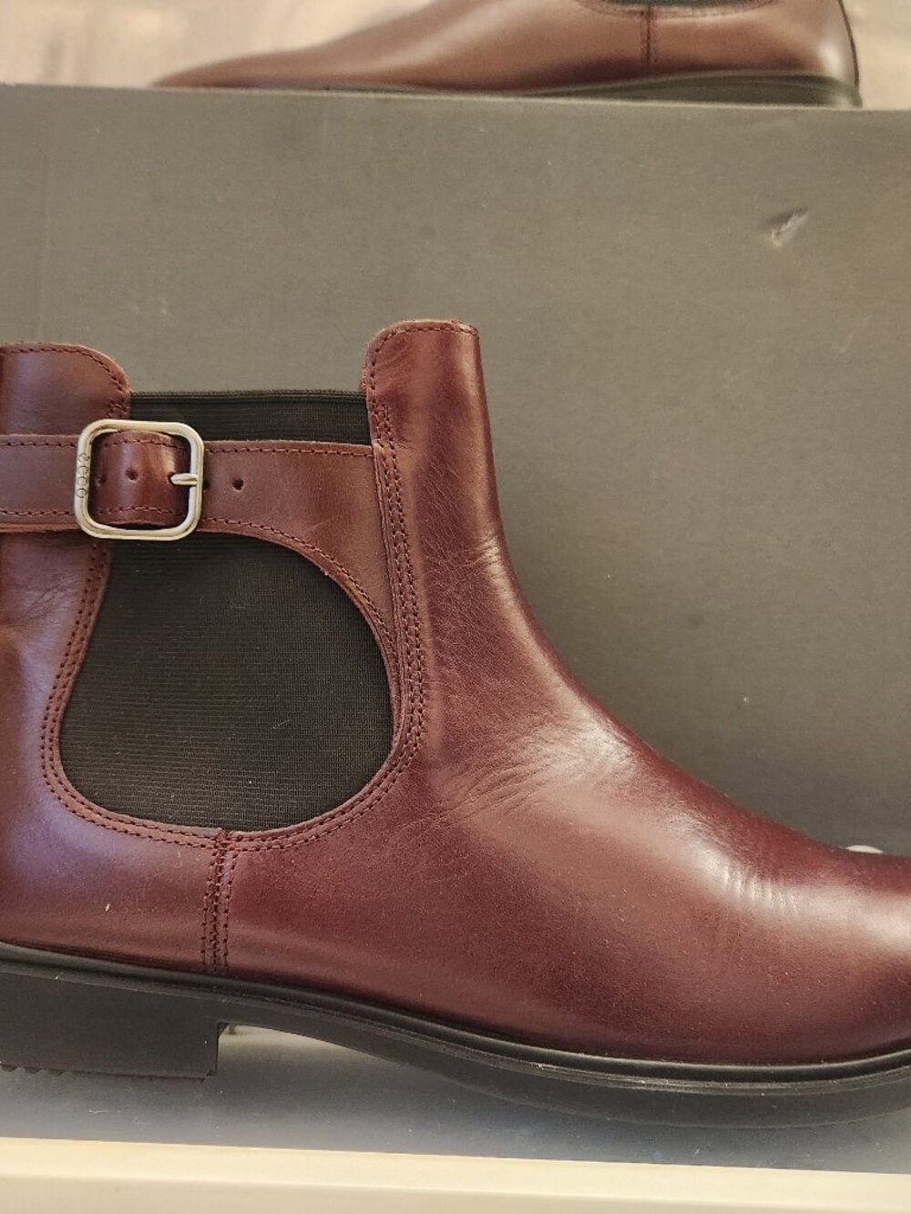 ECCO Leather Dress Classic 15 Chelsea Booties. NIB. Size EU 38/US 7-7.5